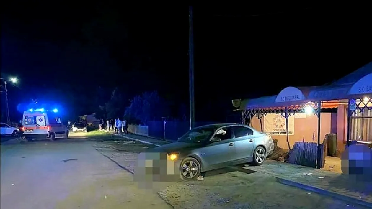 Grav accident în Ialomița. Două tinere de 17 ani au ajuns la spital după ce o mașină s-a răsturnat peste ele