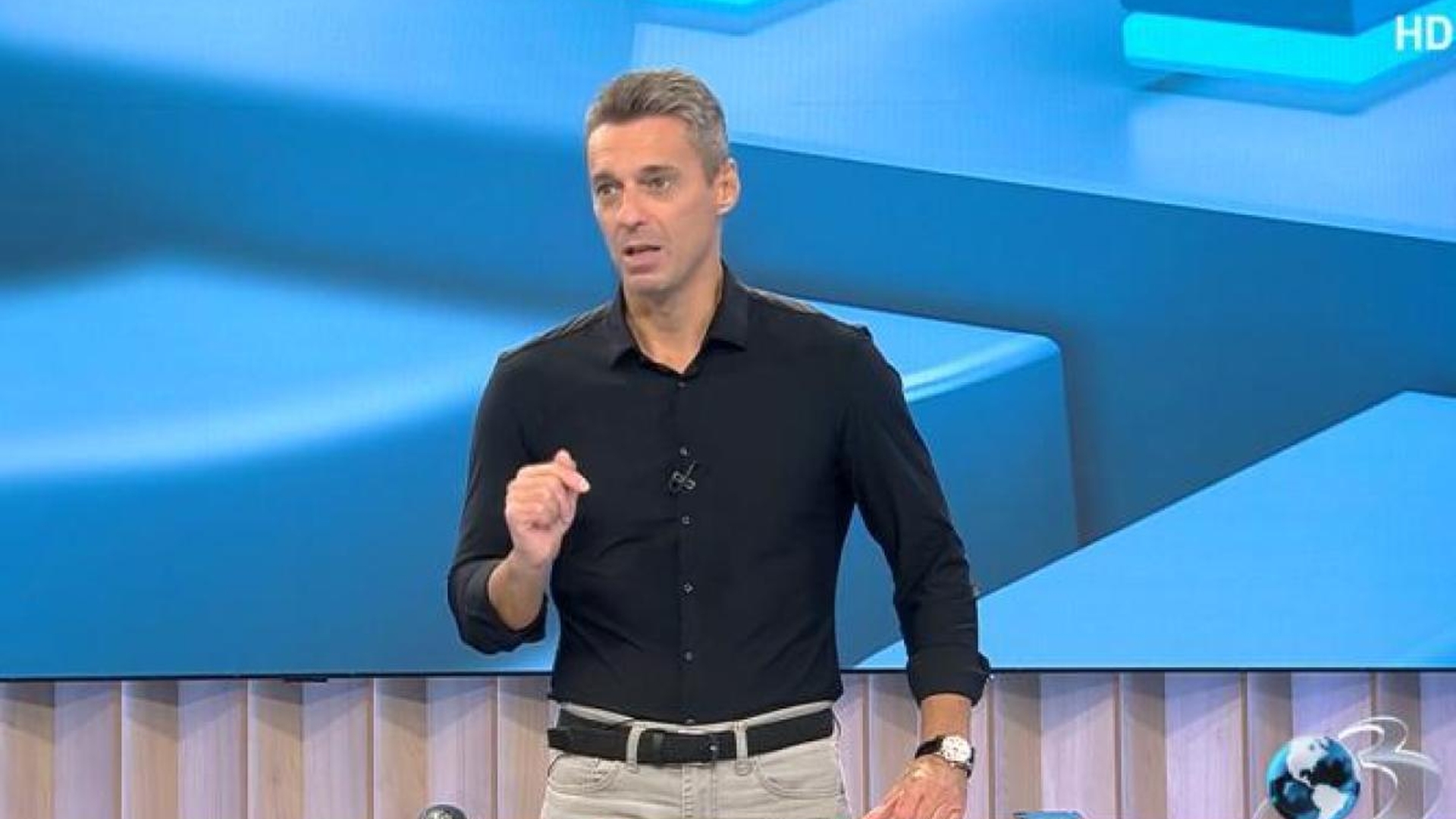 Mircea Badea, bătut până la sânge! Relatare fabuloasă a vedetei Antena 3 care l-a făcut pe Mihai Gâdea să izbucnească în râs