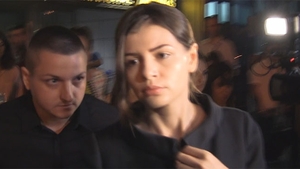 Monica Gabor a ajuns in Romania! E lipsita de puteri! Surorile o asteapta in Bacau la capataiul mamei lor moarte!