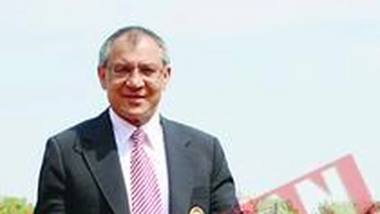 Sir Felix a dat de bani