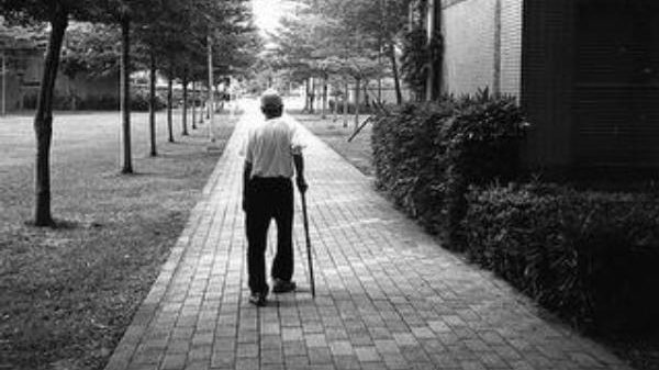 Tavanul camerei în care se afla s-a prăbușit! Care este starea bătrânului din Călărași