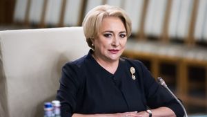 Iulia Albu o face praf pe Viorica Dăncilă, după apariția de la sfințirea Catedralei: “S-a îmbrăcat ca la metrou!”