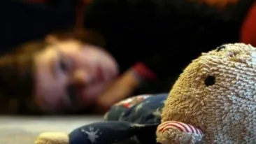 8 ani și 8 luni de închisoare cu executare pentru femeia din Sălaj, care și-a supus nepotul la chinuri groznice