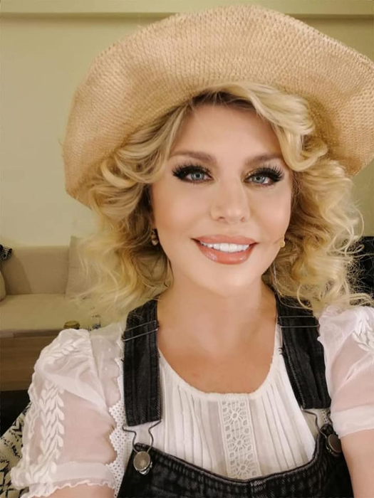 Loredana Groza, cu celulita la vedere, într-un hotel din Dubai: „Ai pierdut noțiunea realității”