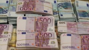 Cadou Controversat! Un politist a primit cadou de nunta 360.000 de euro de la socrii sai!