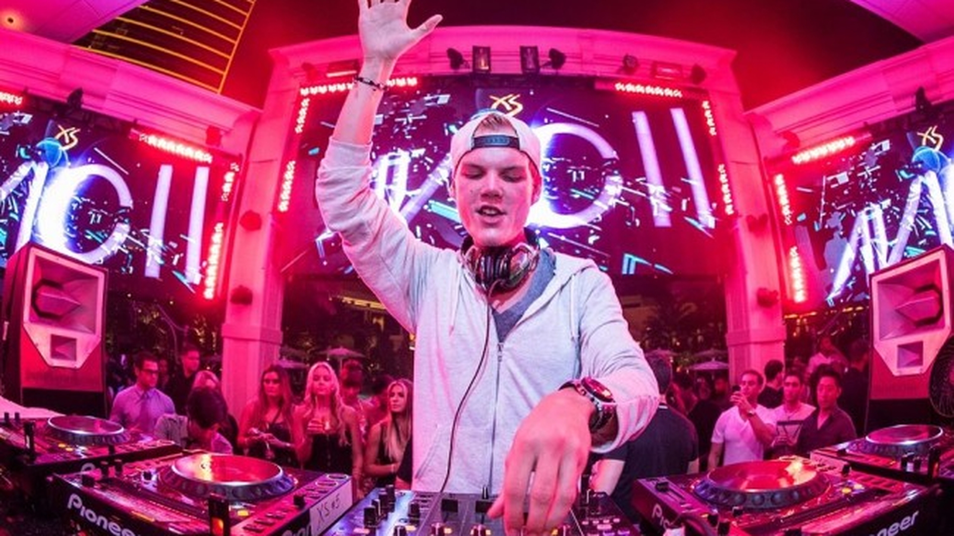 Avicii s-a sinucis! Familia DJ-ului a povestit ce probleme avea