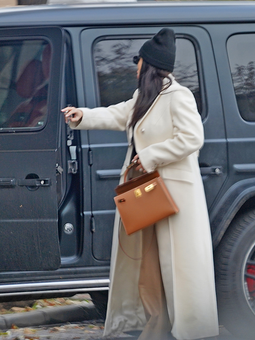 Roxana Dobre conduce un Mercedes G-Class