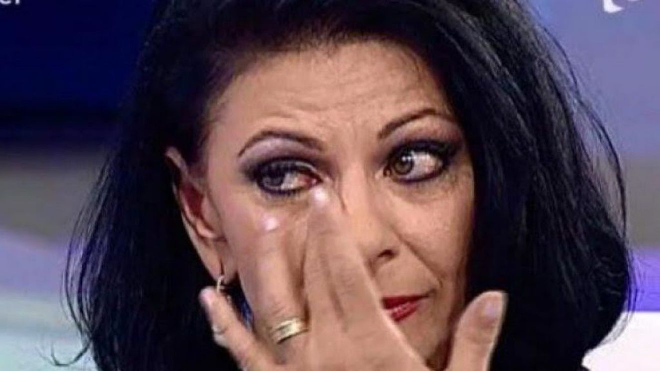 Elena Cârstea suferă după surorile decedate. Mesajul pe care l-a postat pe Facebook: "Sufletul meu plânge, m-aţi lăsat singură"
