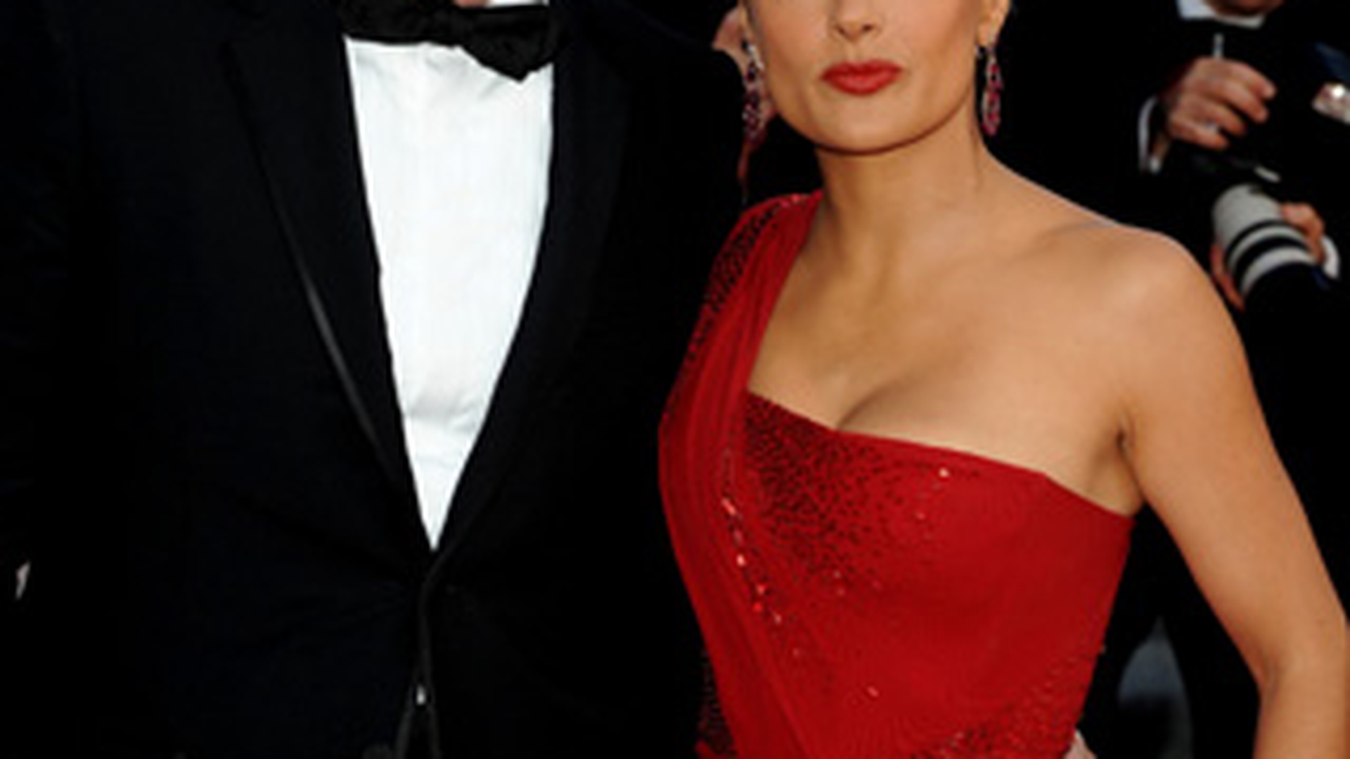 Salma Hayek isi schimba numele de familie in Pinault!