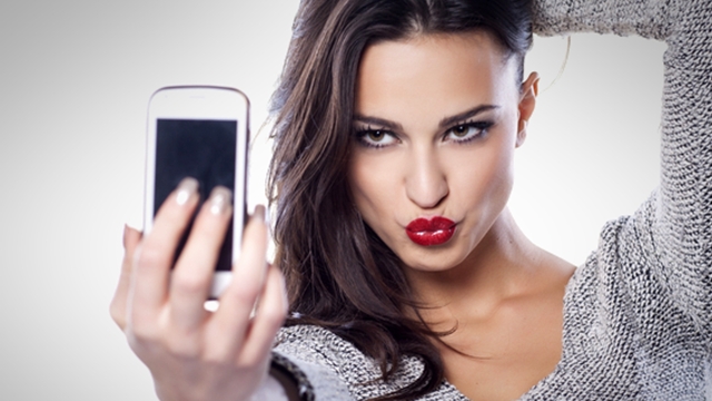 Spune-mi câte selfieuri îţi faci, ca să-ţi spun de om eşti