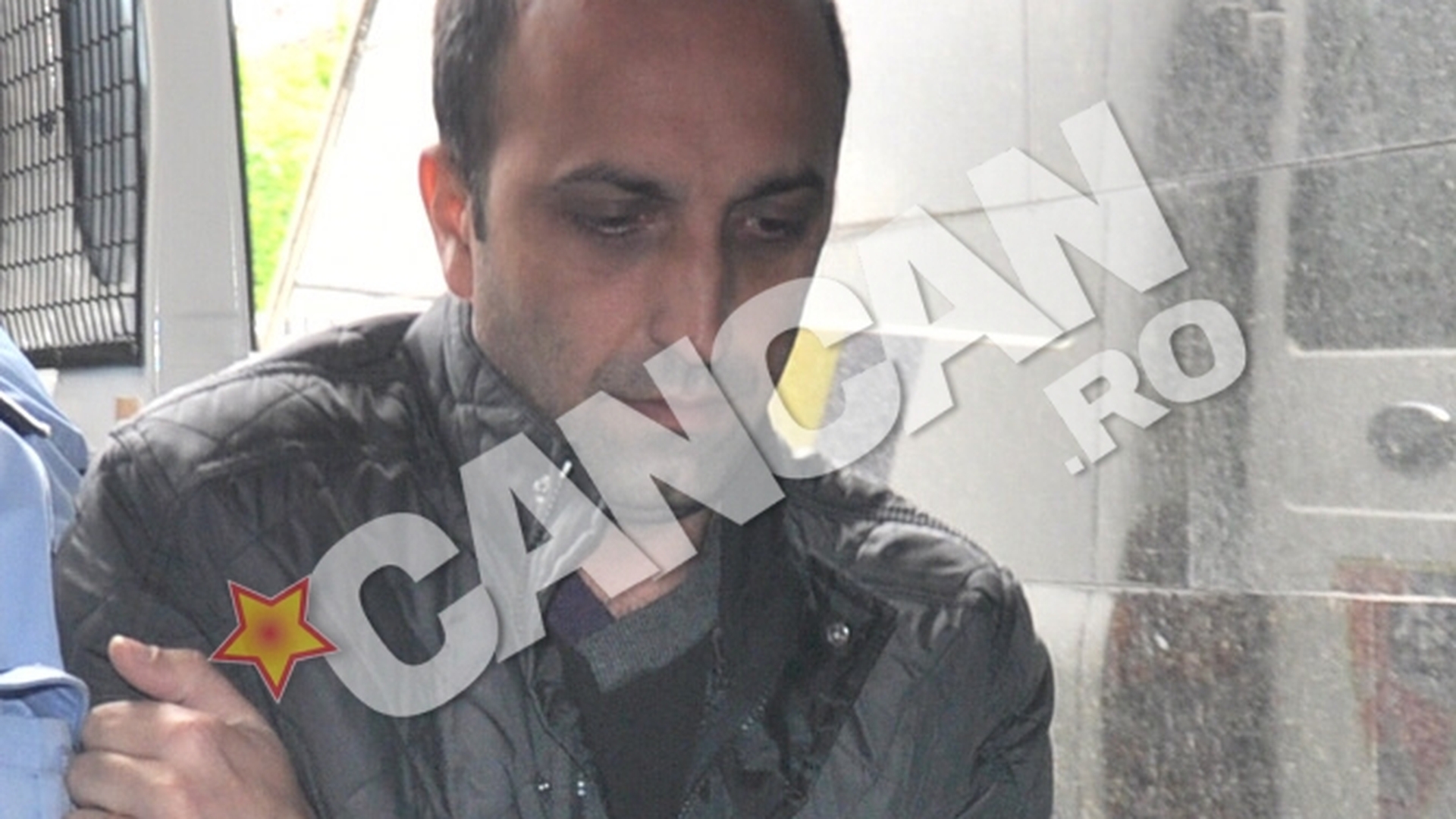 El este fratele Larei Saban! A omorat-o cu o lovitura de ciocan in cap si apoi a lasat-o sa zaca pe un camp pentru ca nu voia sa treaca apartamentul din Constanta pe numele lui si al mamei lor!