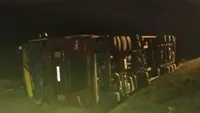 Un şofer de TIR beat a răsturnat camionul plin cu diluanţi, la Cluj. O tonă de substanţă inflamabilă, pe şosea