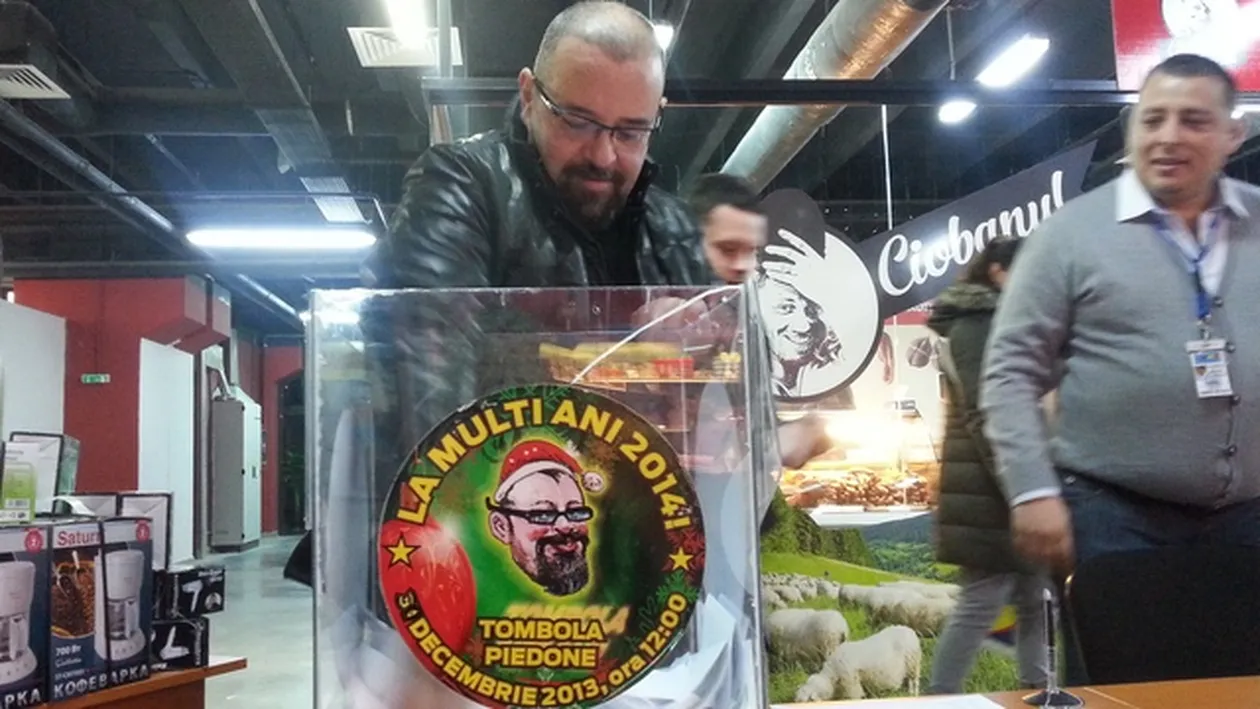 Piedone a facut pe Mos Craciun pentru zeci de bucuresteni!