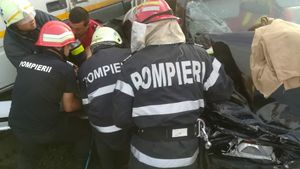 Doi răniți grav în urma impactului dintre un tir și un autoturism pe Valea Ursului, în Argeș