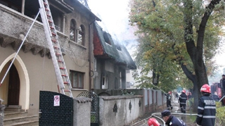 Victima a incendiului de la Casin: "De abia am terminat de renovat dupa ultimul incendiu"