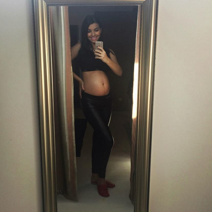 Sandra urmează să nască în următoarele zile