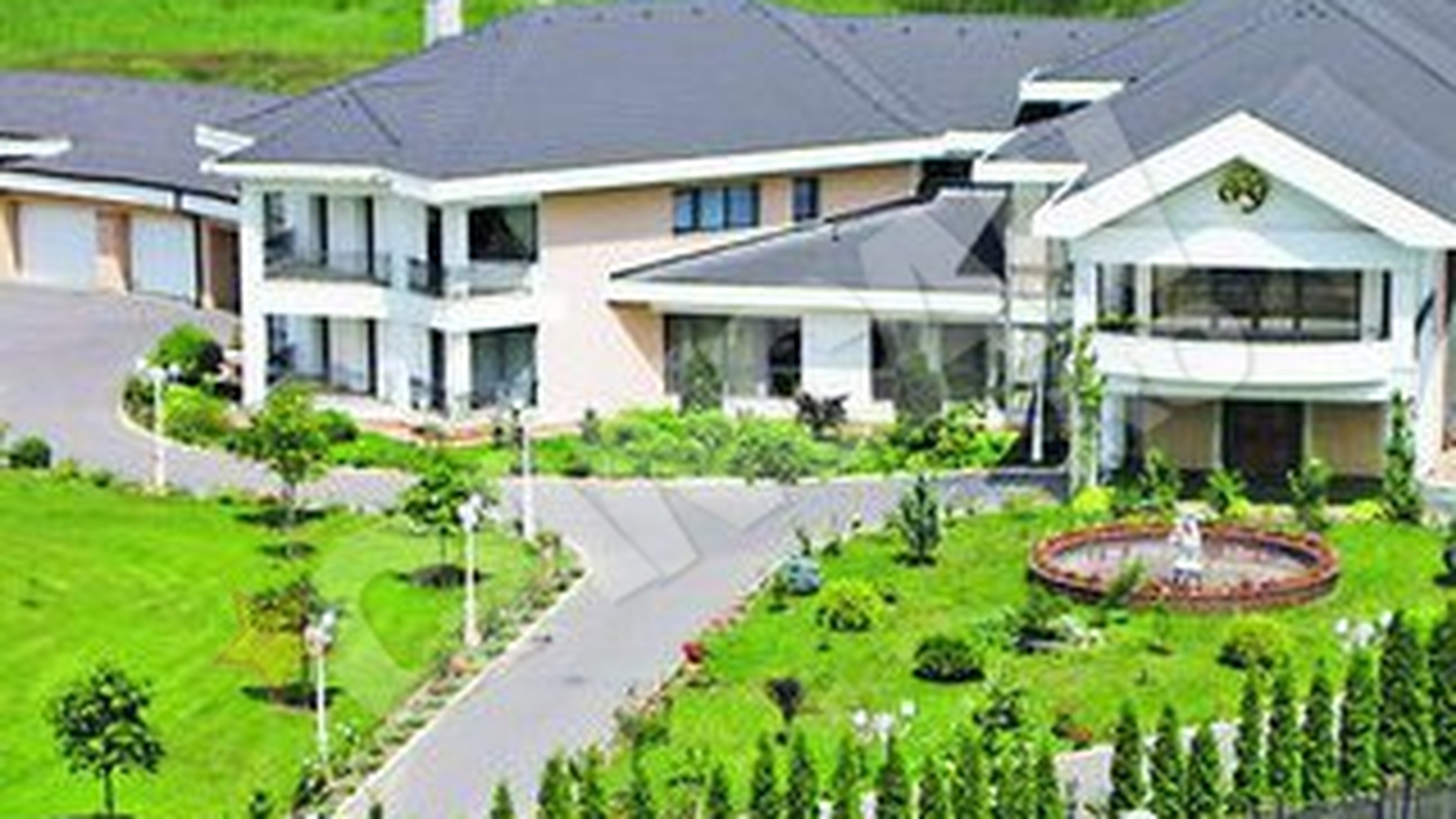 Corneliu Iacobov renunta la resedinta sa de lux de la Bacau! Isi vinde vila cu 2,8 milioane de euro