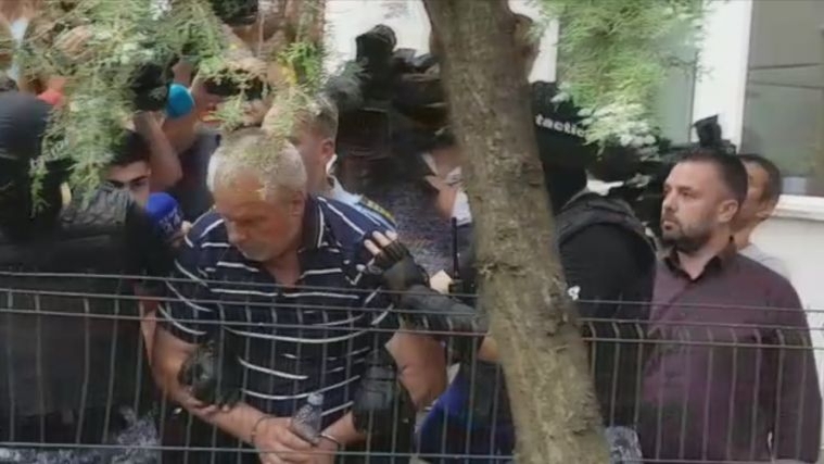 Vecinul lui Gheorghe Dincă: “Am simţit miros de cârpă arsă. I-am cerut betoniera şi mi-a dat-o!”