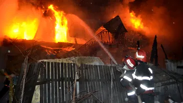 Caz şocant în Prahova! Un bărbat a murit ars în timp ce încerca să dea foc casei vecinului