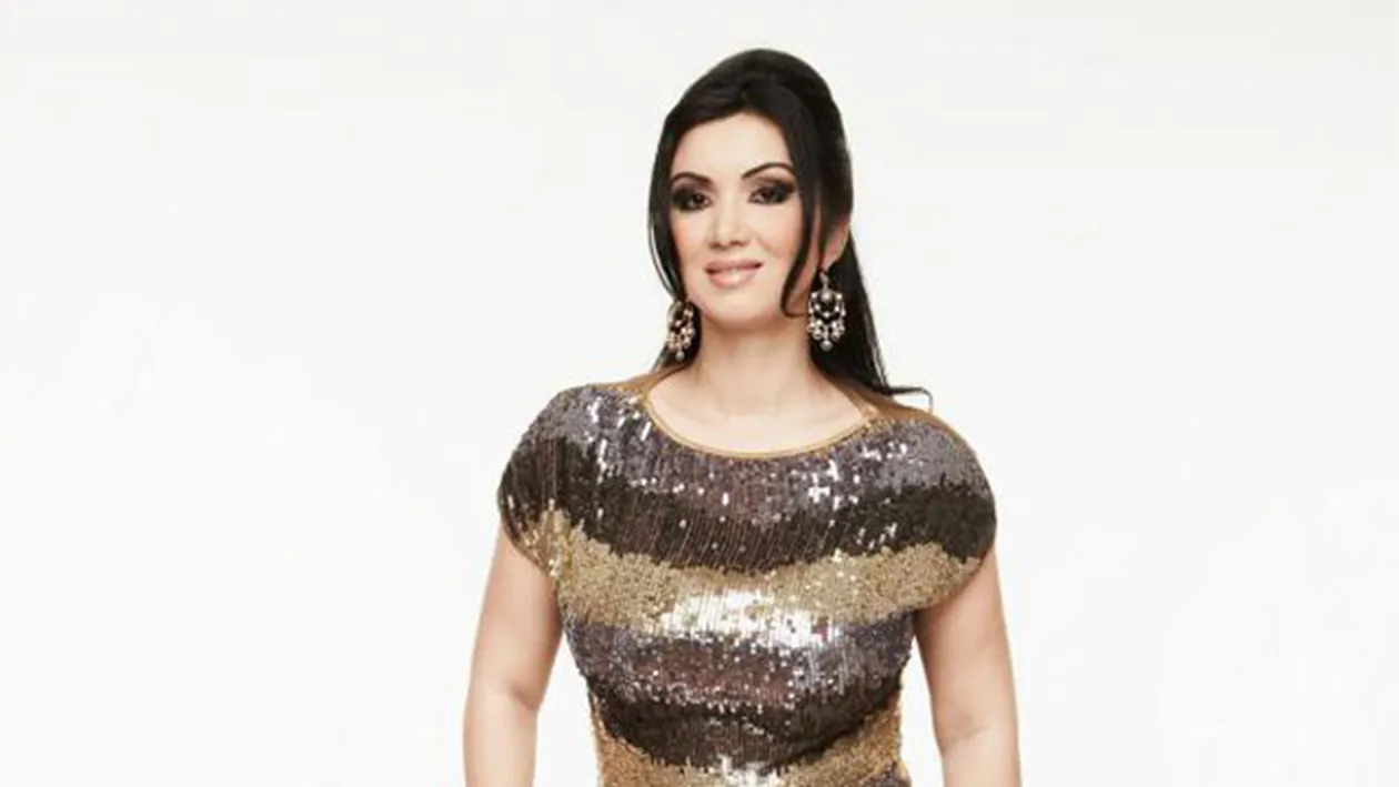 Fără INHIBIŢII! Adriana Bahmuţeanu cu lenjeria intimă la vedere