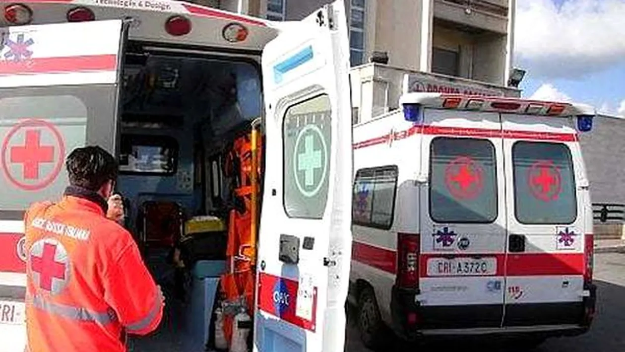 Cheamă zilnic ambulanța, în regim de taxi, ca să le ducă la cerșit! Caz incredibil la Suceava