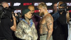 Lovitură de teatru! Jake Paul, lăsat baltă după ce Davis a fost implicat într-un nou scandal penal: meciul a fost anulat