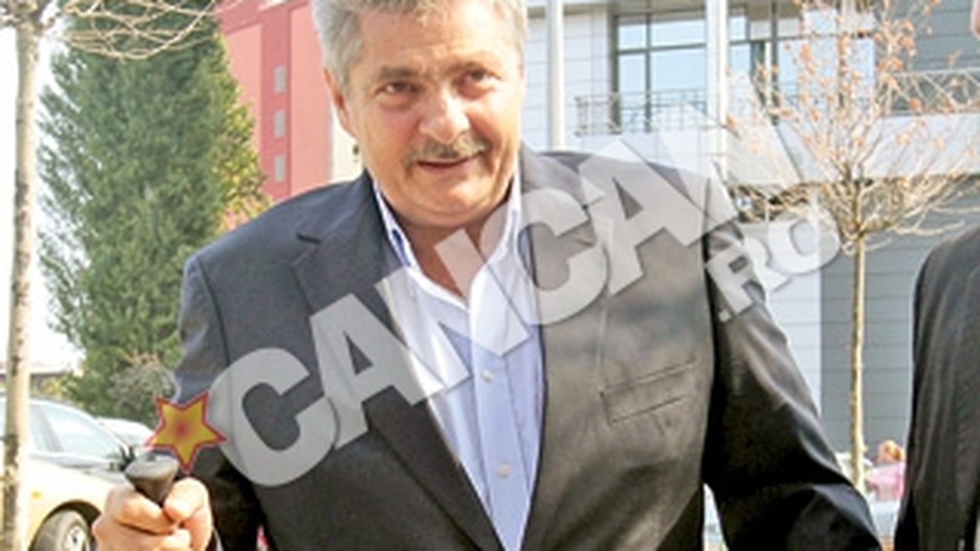 Cainii de milioane din Romania! Au bone, soferi, haine de fite si sunt dependenti de saloanele de frumusete!