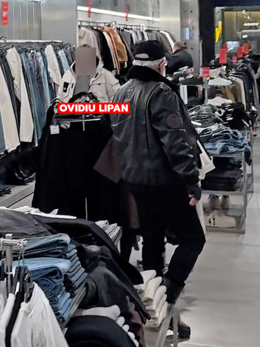Au mers la mall și au intrat în mai multe magazine