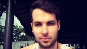 Randi a gasit cel mai bun remediu pentru a incheia o seara pe cinste. O ciorba buna si o domnsioara pe masura