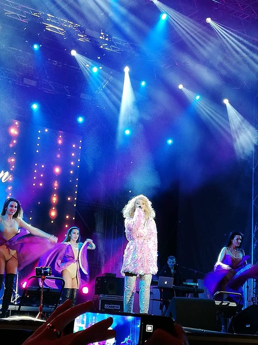 Este însărcinată în șase luni, dar e mai activă ca niciodată! Andreea Bălan a făcut un show de zile mari pe scenă