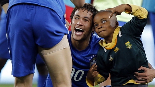 Gestul MINUNAT facut de Neymar in fata a zeci de mii de oameni! Toti de pe stadion au amutit cand au vazut ce se intampla