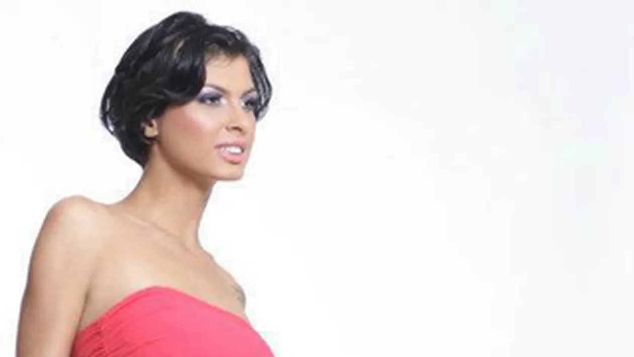 Madalina Pamfile a cazut in butoiul cu melancolie - vezi ce a postat fosta sexy-asistenta pe Facebook!