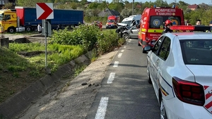 Accident grav în Maramureș! 10 persoane au ajuns la spital, după ce un microbuz și un autoturism s-au ciocnit