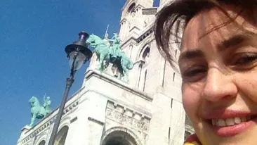 Rona Hartner a fugit din Romania! Artista isi face de cap in Franta, alaturi de fiica ei