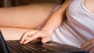 Doi studenti din Cluj, filmati in timp ce fac videochat in camin. Nu si-au imaginat vreodata ca imaginile astea vor ajunge pe net