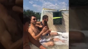 Să vezi și să nu crezi! Ce le-a trecut prin cap unor prieteni din Ilfov. Trecătorii au rămas muți de uimire