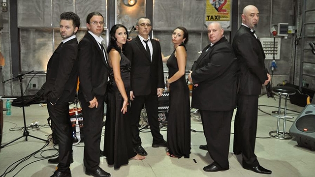 Dan Teodorescu de la TAXI duce viata de artist! De Craciun a stat cu familia, dar de Revelion a mers la...