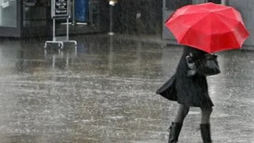 Avertizare cod galben de ploi si vijelii, in 17 judete din tara