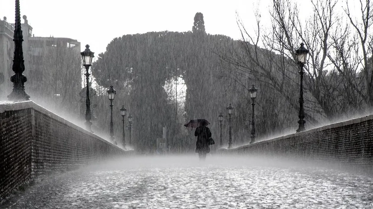 Prognoza meteo 11 mai: Va ploua în toată țara! Maxime de 28 de grade