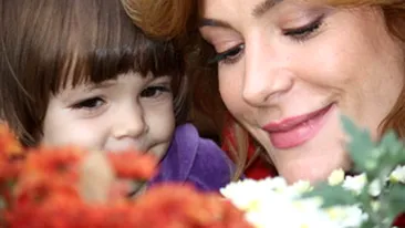 Sfaturi pentru mamici! Uite cum isi pacaleste Roxana Ciuhulescu fiica pentru ca micuta sa manance legume!