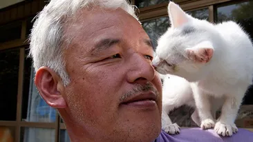 Uite ce face “salvatorul de la Fukushima”. Infrunta zilnic moartea ca sa ingrijeasca animalele!
