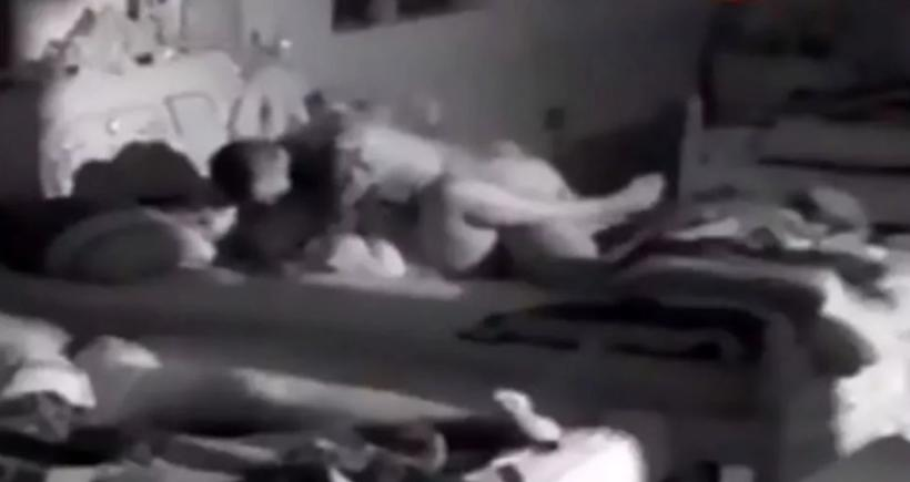 Imaginile care nu s-au difuzat la tv! Au făcut amor în fața camerelor de filmat
