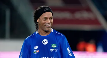 Primele imagini cu Ronaldinho în România! Balonul de Aur, meci de senzație în Iași: ”Este ceva istoric”