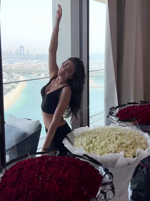 Andreea a primit flori în Dubai de la iubitul misterios (Foto: Instagram)