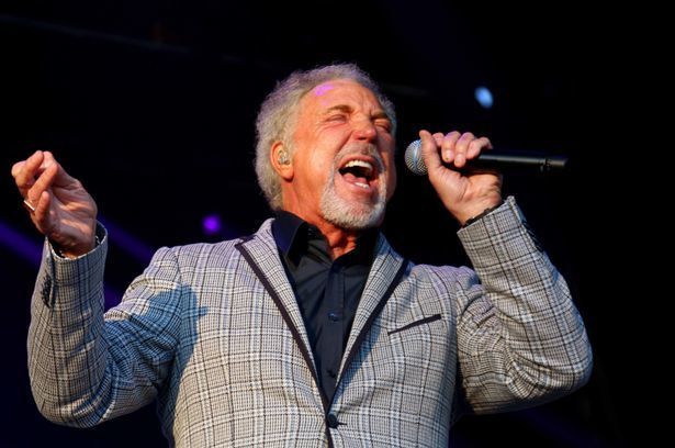 Tom Jones a fost şi el victima unei hărţuiri sexuale: „M-am simţit îngrozitor”