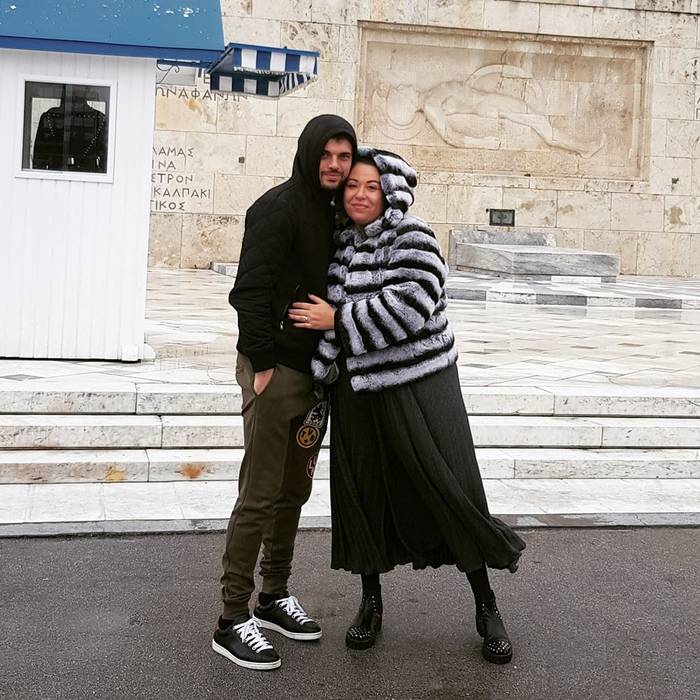 Oana Roman, pusă la zid de internauți, după ce a postat un video cu fetița ei: “Nu dans pe mese și manele“