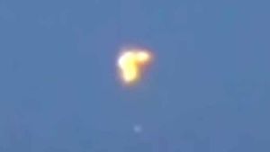 Locuitorii unei comune din Galaţi sunt terorizaţi de o lumină suspectă pe cer! Se mişcă repede şi...