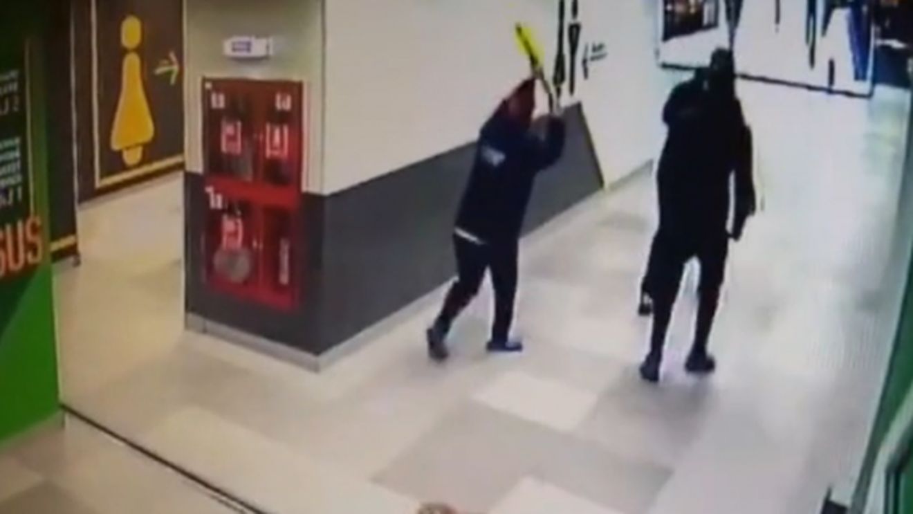 Bărbatul care a încercat să violeze o femeie în toaleta unui mall din Capitală a fost prins! Ce pedeapsă o sa primească agresorul
