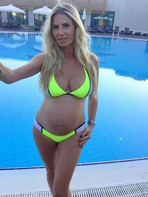 La aproape un an după ce a devenit mamă pentru a doua oară, Andreea Bănică s-a pozat în costum de baie. Cum arată vedeta
