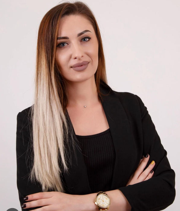 Oana Monea, înainte de operațiile estetice/ Sursa foto: TikTok